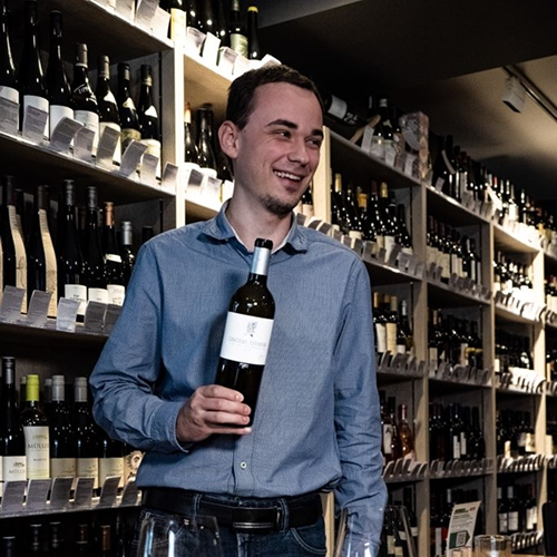 Mitarbeiterin im Verkaufsteam des Weinatelier Agnes – persönliche Weinberatung mit Herz